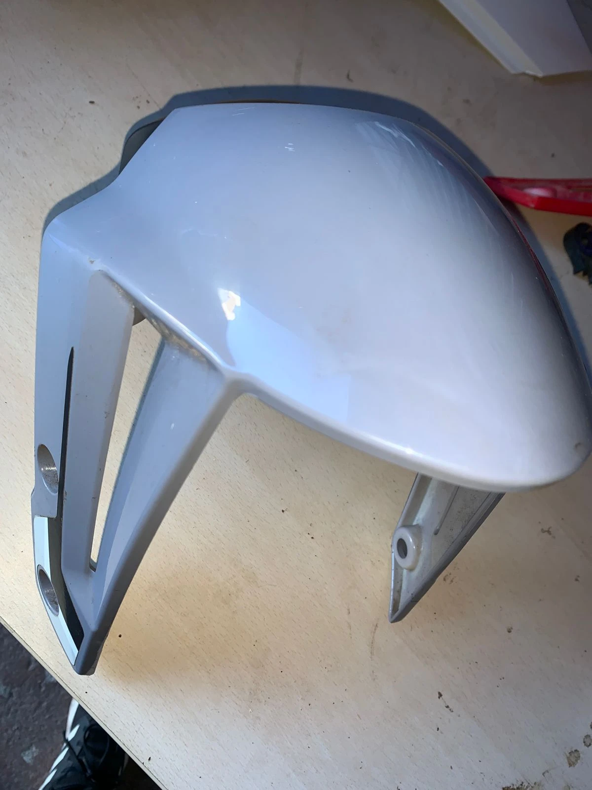 Garde-boue avant gris