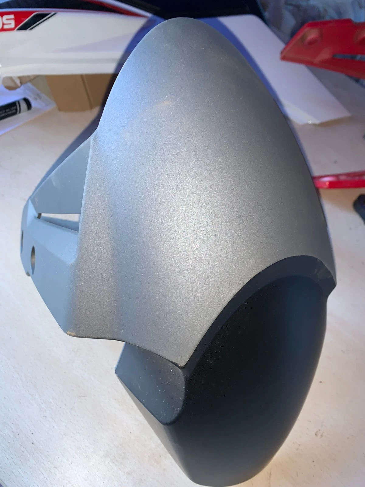 Garde boue avant gris mat