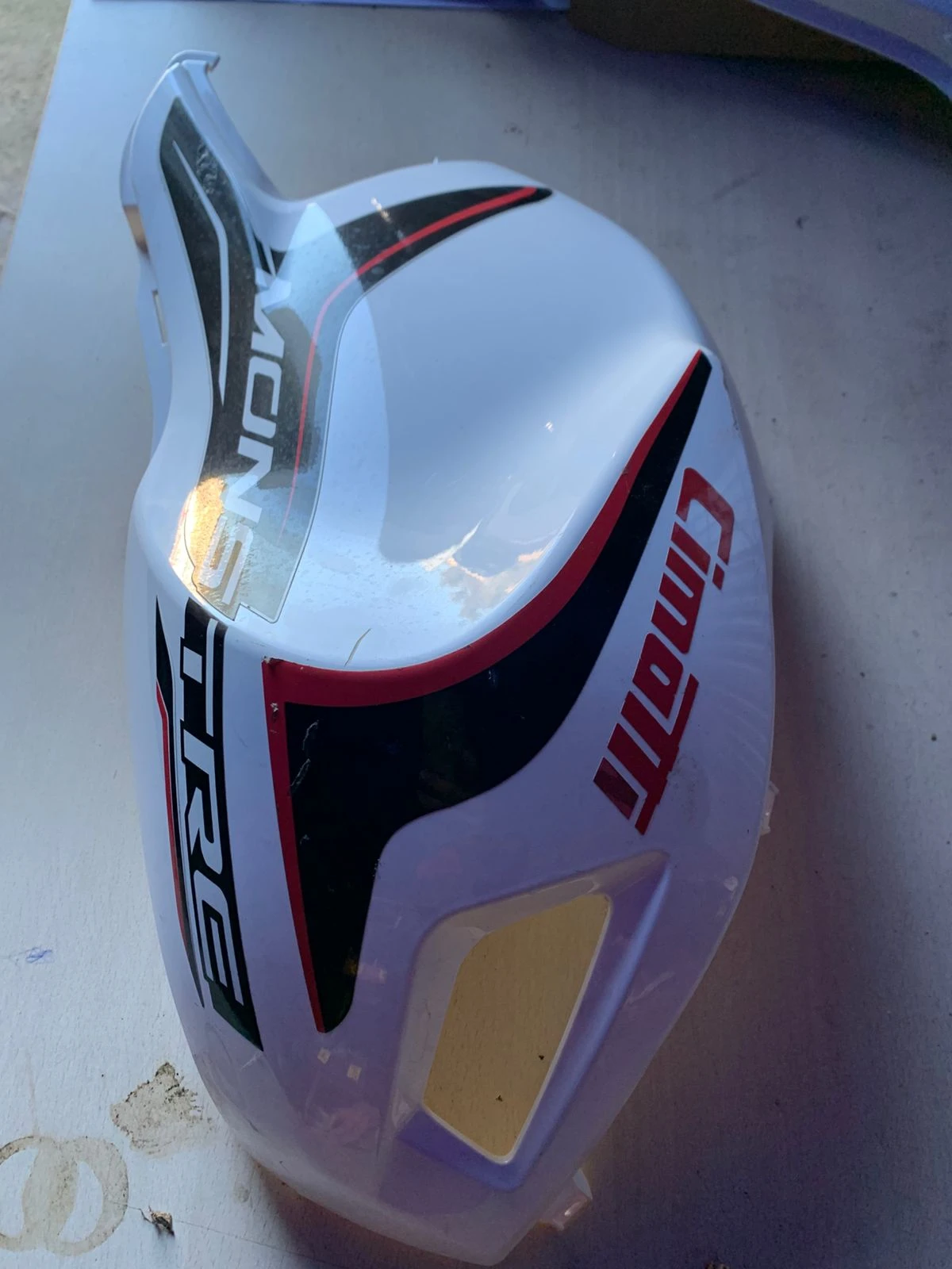 Carrenage protege reservoir blanc droit