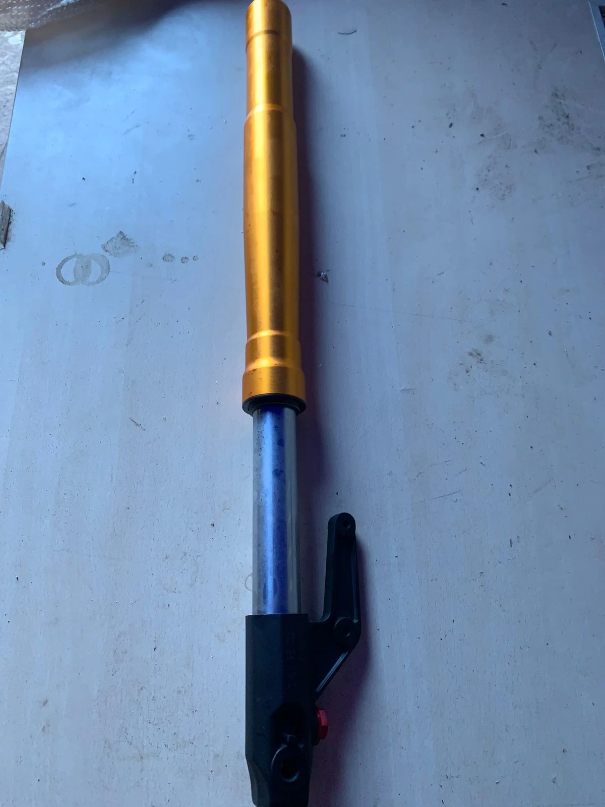 Amortisseur avant (gauche)