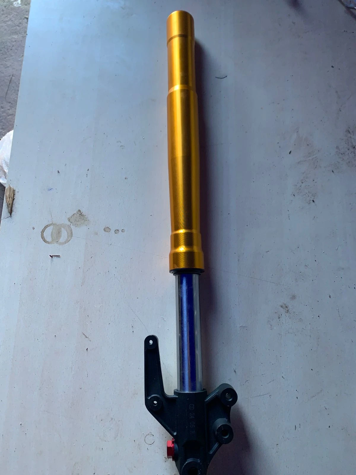 Amortisseur avant (droit)