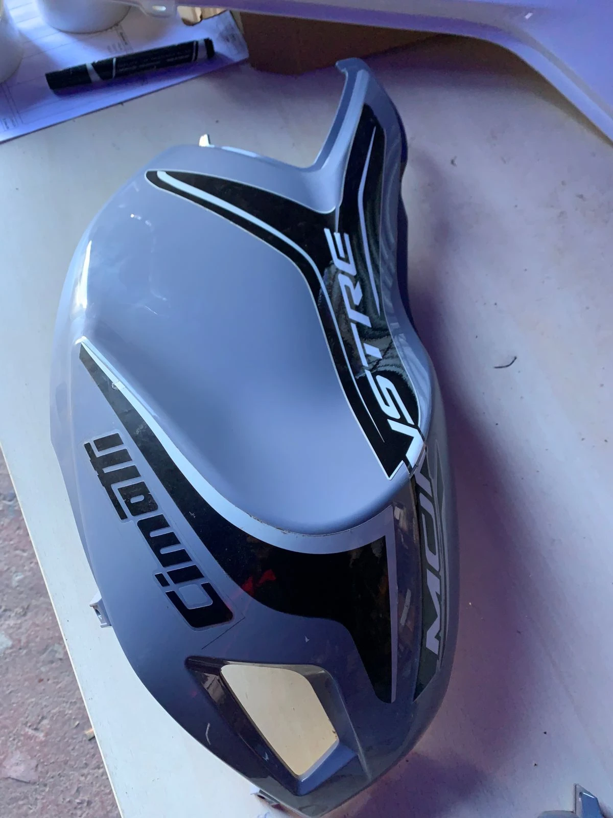 Carrenage protege reservoir droit gris nardo